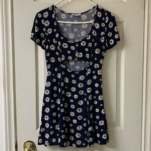 🌷3 for$25🌷Forever 21, US S, Navy Blue & White Daisy Print Cut Out Dress
